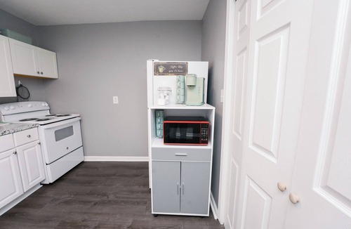 Knoxville House | Comfy Knoxville Home Near downtown, Interstate, Wi-Fi, Spotless Clean!