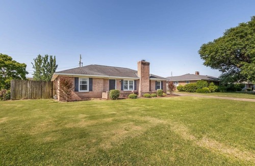Tuscaloosa House | Comfy Ranch, Walk to Campus