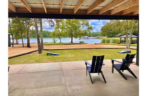 Wetumpka House | Commercial Arcades - Hottub - Pool Table - Kayaks - Canoe - Firepit