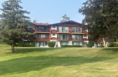 Gaylord Condo | Condo on Otsego Resort in Gaylord fun for every season. Golf an skiing