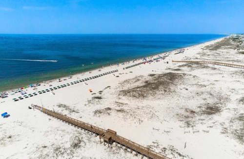 Fort Morgan House | Condo Steps from the Sand with Balcony Resort Pools Central AC & WiFi