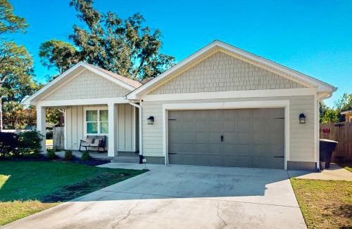 Southeast Pensacola House | Contemporary dog-friendly retreat with pool & patio - near shops & attractions