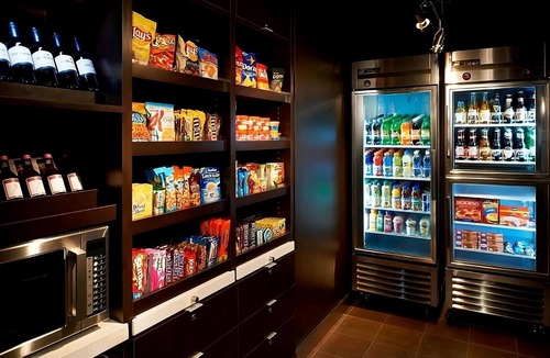 Auburn Hills Hotel | Convenient Stay in Detroit Auburn Hills! 4 Relaxing Units, Pets Allowed, Pool!