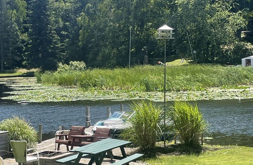 Ludington Cottage | Cottage 4 is a charming 2 bedroom 25’ from your boat dock & Hamlin lake