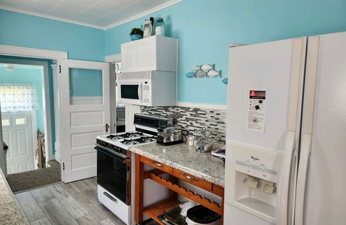 Grand Haven Cottage | Cottage Charm - Downtown - 3 BR/1.5 BA Newly Remodeled Home