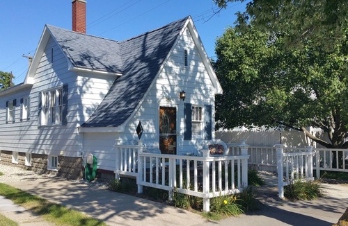Grand Haven Cottage | Cottage Charm - Downtown - 3 BR/1.5 BA Newly Remodeled Home