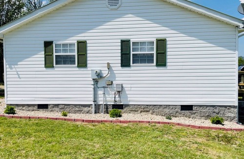 Albany House | Country Comfort on Lake Cumberland! 5 miles from Marina Rowena; Lake Cumberland
