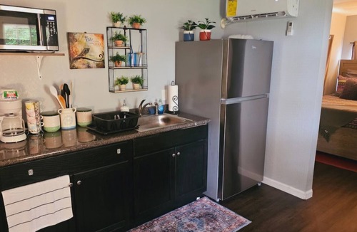 West Pensacola House | Cozy 1-bedroom house in adorable Pensacola with AC