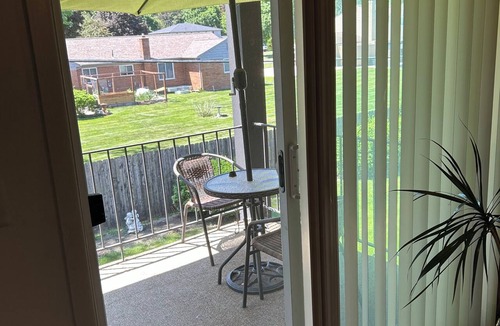 Farmington Hills Apartment | Cozy 1-bedroom apartment with AC in serene Farmington Hills