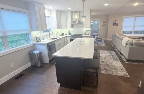 Northville Condo | Cozy 2-bedroom condo in charming Northville with AC and gym access