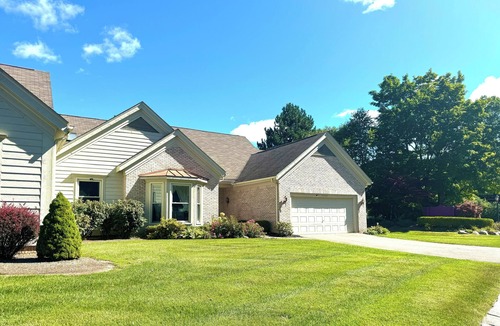 Farmington Hills Condo | Cozy 3-bedroom condo with WiFi and fitness in delightful Farmington Hills