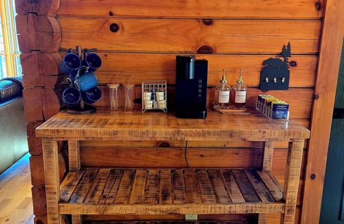 Lancaster Cabin | Cozy 3BR Cabin, 5 minutes to Center Hill Marina, Gated Community, Sleeps 10