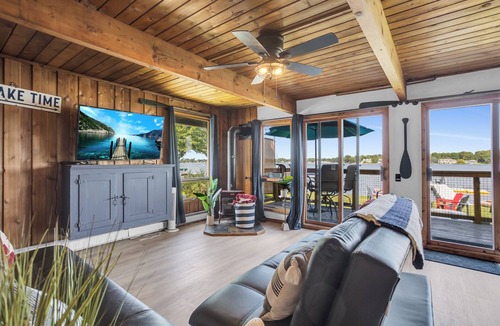 Clarklake Cottage | Cozy 3BR lakefront cottage with hot tub perfect for families w/private dock.