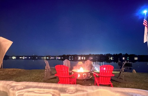Clarklake Cottage | Cozy 3BR lakefront cottage with hot tub perfect for families w/private dock.
