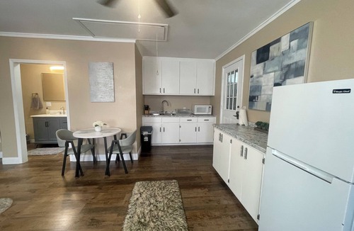 Marianna Apartment | Cozy and modern front water View 1-bedroom apartment in charming Marianna Fl