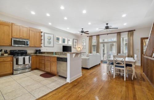 Crescent Beach House | Cozy Beach House, Heated Pool , Fast WiFi