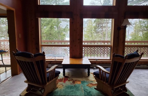 Mohawk House | Cozy Cabin on the Lake