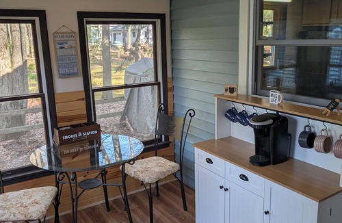 Higgins Lake Cabin | Cozy Cabin walking distance to BEAUTIFUL Higgins Lake!