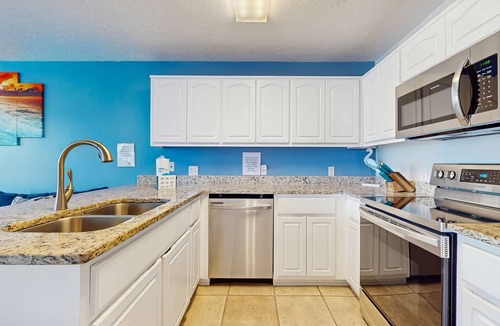 Navarre Beach Condo | Cozy coastal condo with shared pool and easy beach access