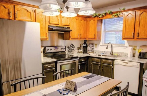 Decatur House | Cozy Cottage 4 Beds home Near Central Decatur