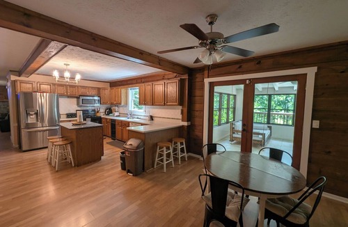 Snellville Cabin | Cozy Elegant Cabin in the heart of Snellville forest