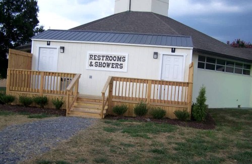 Carthage Cabin | Cozy Farm Stay with Memory Foam Beds, Fire Pit & Country Breakfast Near Nashville