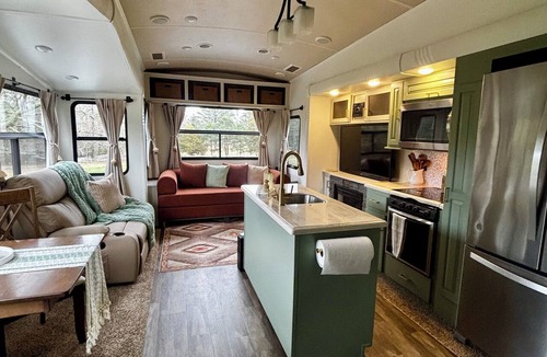 Pine Mountain Valley House | Cozy Getaway on a quiet pasture minutes from Callaway Gardens.