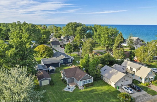 Lexington Cottage | Cozy Grey Cottage 500 ft to beach