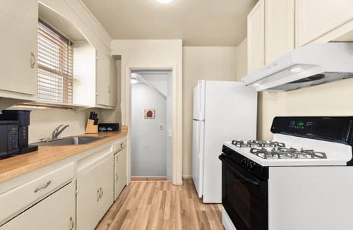 Lincoln Park House | Cozy Home Fenced Yard Pets Welcome Great Location