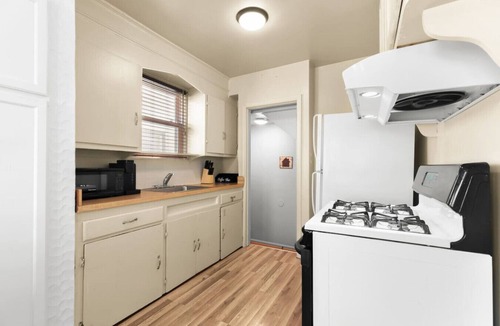 Lincoln Park House | Cozy Home Fenced Yard Pets Welcome Great Location