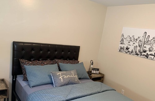 Madison Heights House | Cozy house - few minutes away to Royal OAK and Ferndale