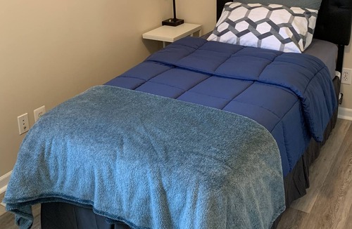 Madison Heights House | Cozy house - few minutes away to Royal OAK and Ferndale