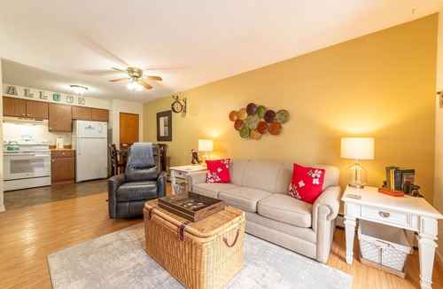 Walloon Lake Apartment | Cozy in Walloon Village