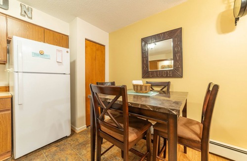Walloon Lake Apartment | Cozy in Walloon Village