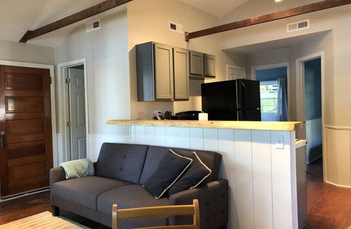 Le Roy House | Cozy Lakefront Cottage, Kayaks & Firewood Included, Last Minute Deals available!