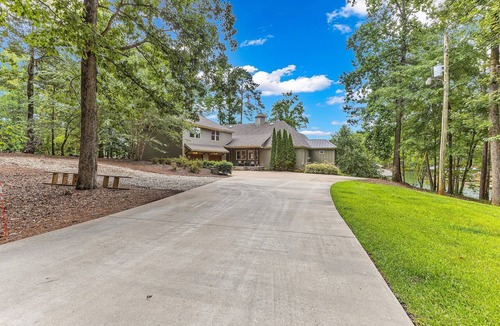 Dadeville House | Cozy Lakefront Home on Lake Martin with Private Boat Ramp. Auburn Side!