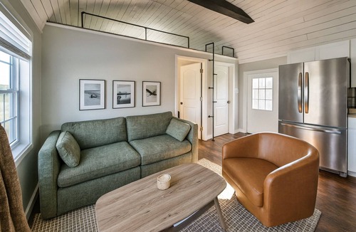 Birdeye House | Cozy, lakeside tiny home in Arkansas farm country