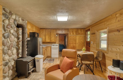 Fountain Cabin | Cozy Log Cabin with Dock, Kayaks, Firepit, AC, minutes to Ludington and Lake MI