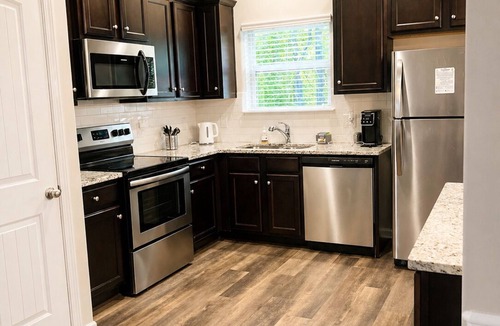 Union City House | Cozy Luxe Retreat. Modern 3BR Near ATL Airport, Downtown, MARTA