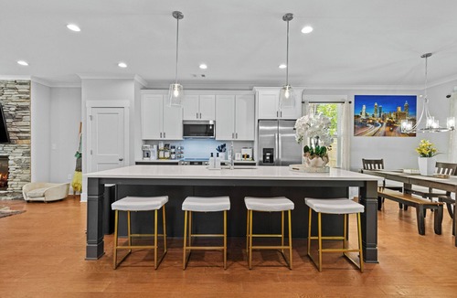 Pittsburgh House | Cozy Modern Escape with Grill & Backyard Space