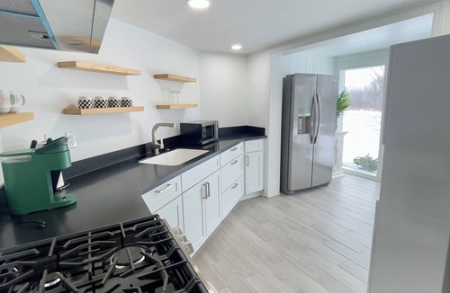 Maumee Apartment | Cozy riverside 1-bedroom retreat in uptown Maumee!