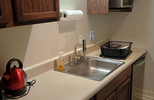 Pansey Apartment | Cozy Studio Apt in quiet & charming Greenwood close to Caverns SP. No pet fee.