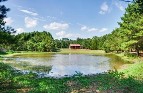 Summit House | Cozy Summit Cabin w/Hiking Trails & Fishing Pond!