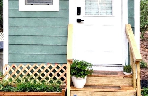 Centre House | Cozy Tiny Home Retreat. Hot Tub, Fire Pit, Near Weiss Lake