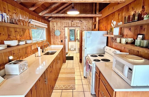 Traverse City Cottage | Cozy Traverse City Lake House: Hot Tub, Kayaks, Private Frontage & Sunset Views
