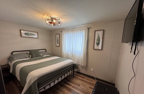 St. Helen House | Cozy updated cabin close to ORV trails and blocks from the beach!!