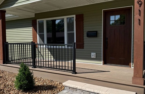 Bryan House | Cozy West end 3 bed 2 bath Newdale Bungalow, Clean, Quiet & Close to Everything.