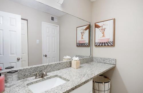 Crestline Heights Apartment | Cozy work & stay apartment in Birmingham