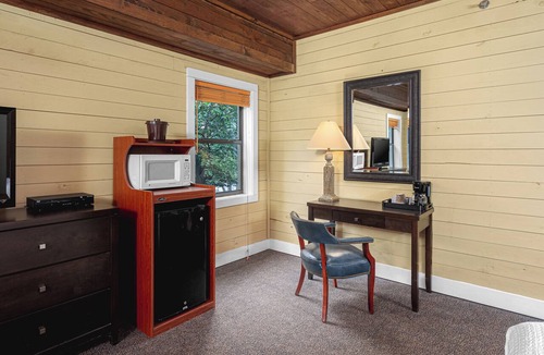 Dadeville Hotel | Creekside Lodge At Lake Martin