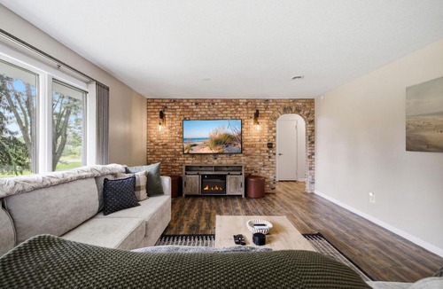 Baroda House | Creekside Lodge w Pool Retreat Billiards & Arcade